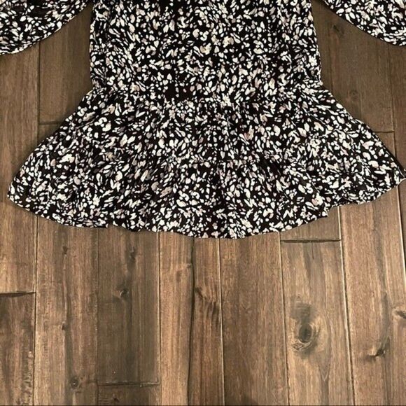 MELLODAY Flowy Ruffle Bottom Blouse Small NWT - Picture 2 of 6